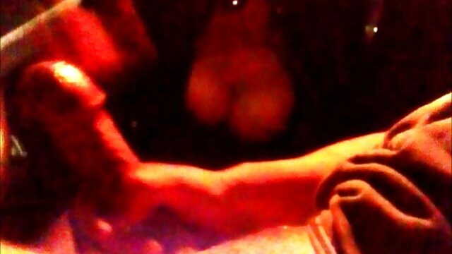 హార్నీ బ్లాక్ వీడియో సెక్స్ తెలుగు హబ్బీ తన లెగ్గీ ఎబోనీ బిచ్‌ని వివిధ స్టైల్స్‌లో కొట్టాడు